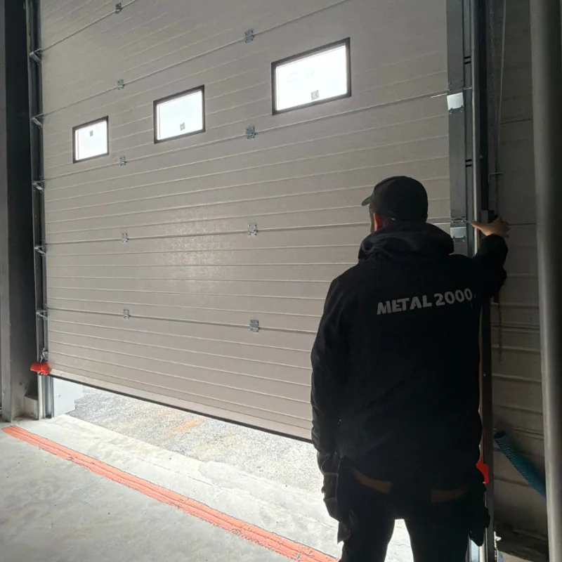 METAL 2000 spécialiste de portes industrielles dans le Val d'Oise