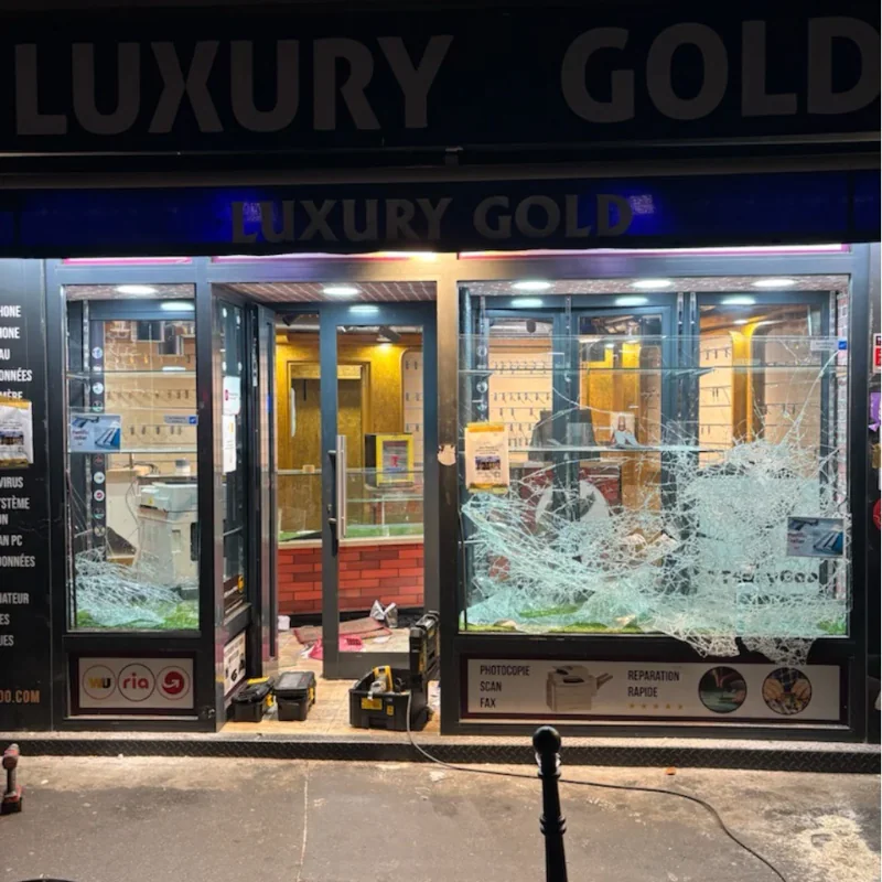 Remplacement du tablier à lames pleines d'un rideau métallique pour LUXURY MOBILE à Paris 10