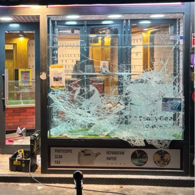 Vitrine cassée après une tentative d’effraction