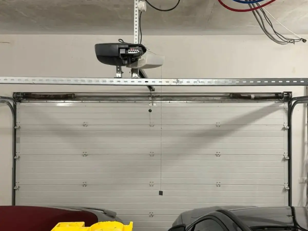 Motorisation porte de garage Marigny-le-Châtel : moteur plafond sur rail