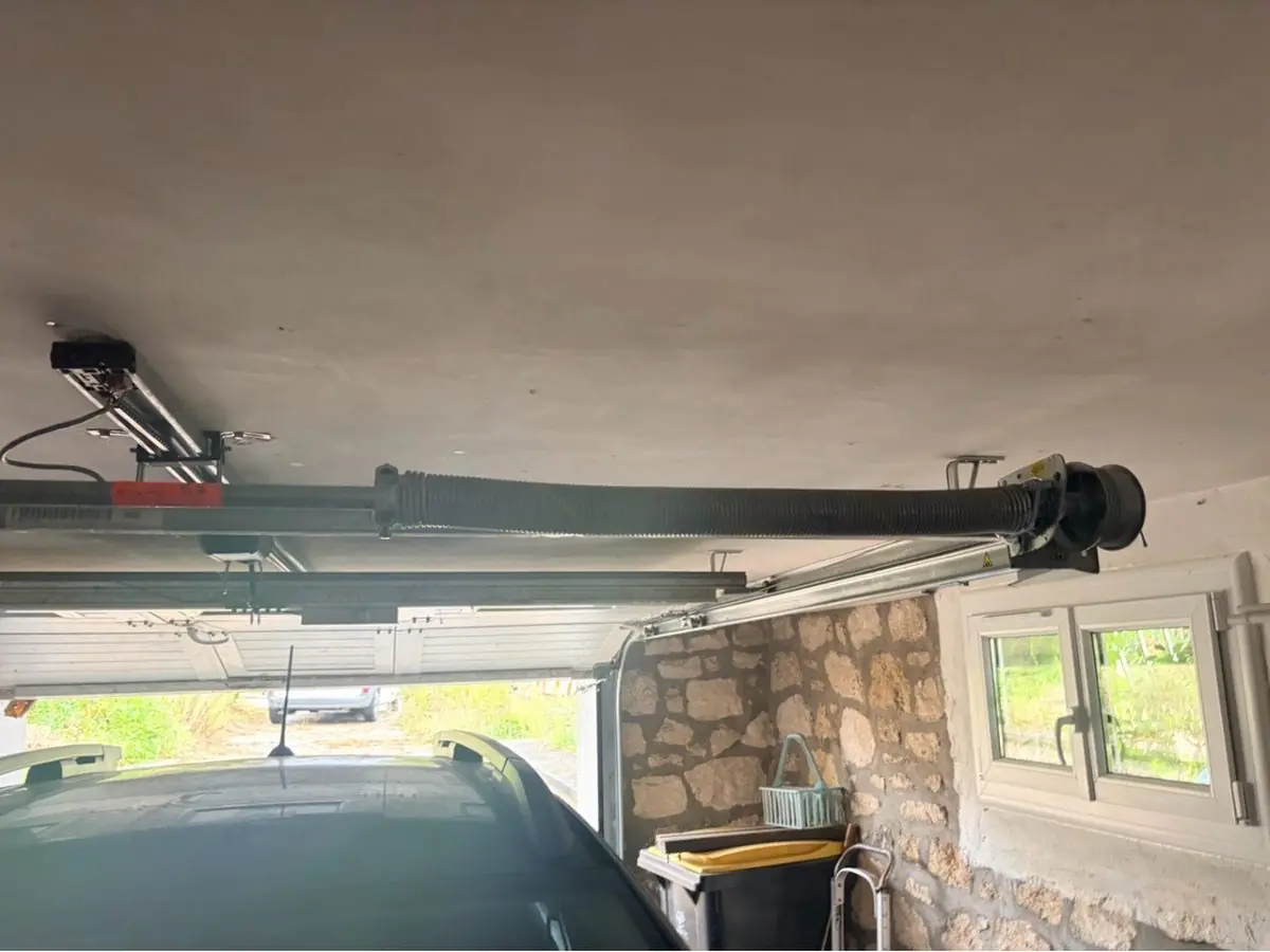 Motorisation porte de garage Clérey
