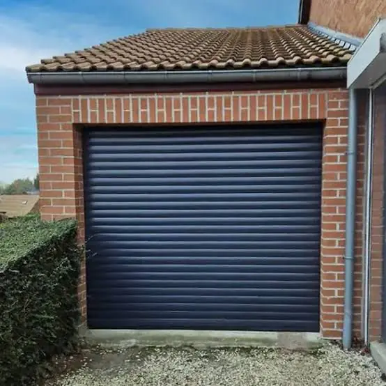 Réparation porte de garage enroulable bleue à Barberey-Saint-Sulpice