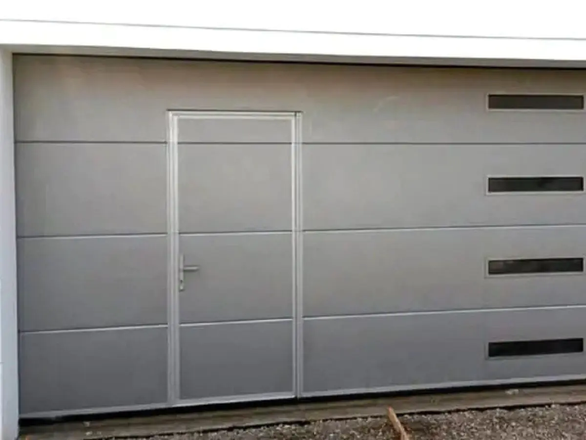 Réparation porte de garage sectionnelle avec portillon à Barberey-Saint-Sulpice