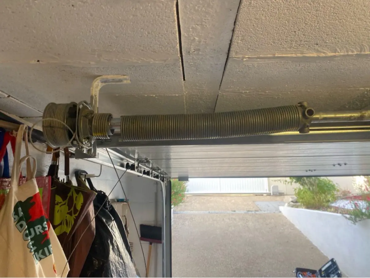 Remplacement de ressort de torsion de porte de garage à Sainte-Maure