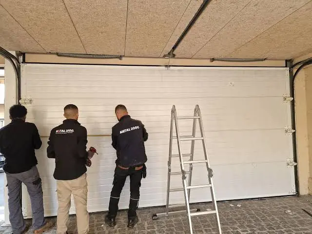 Réparation porte de garage à Barberey-Saint-Sulpice : l’équipe de techniciens METAL 2000
