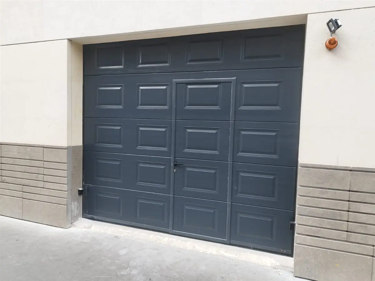 Réparation de porte de garage résidentielle à Barberey-Saint-Sulpice