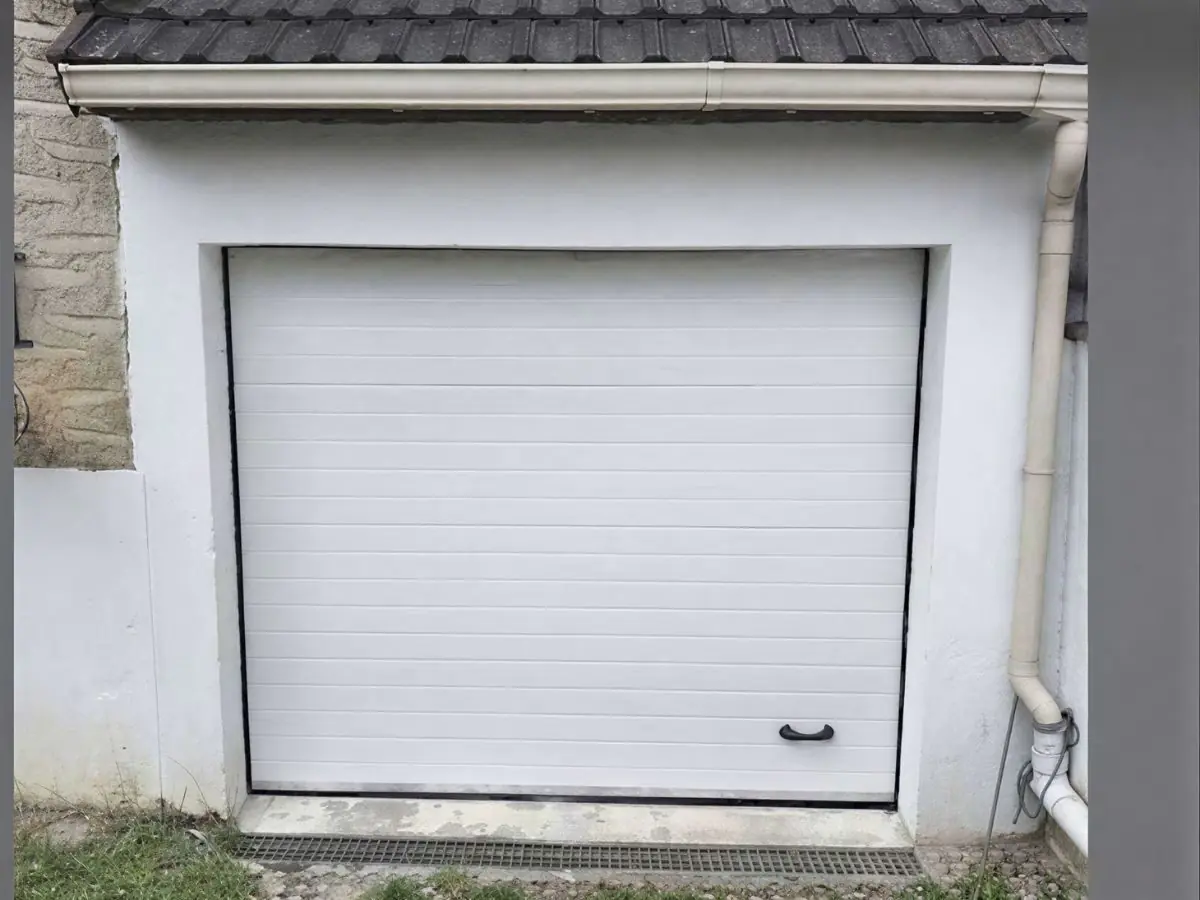 Réparation porte de garage sectionnelle Clérey