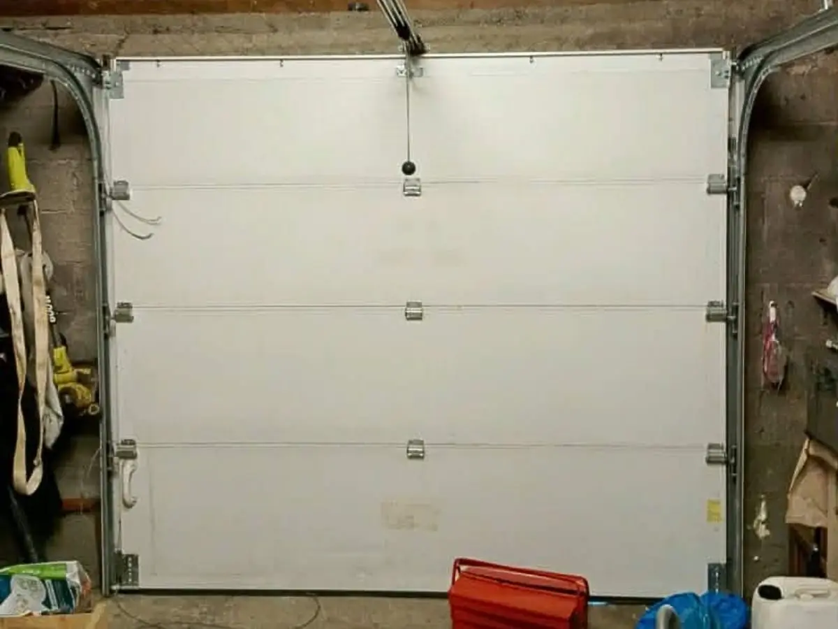 Réparation porte de garage sectionnelle Sainte-Maure