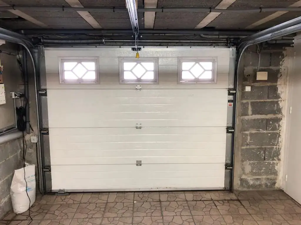 Réparation porte de garage sectionnelle Savières